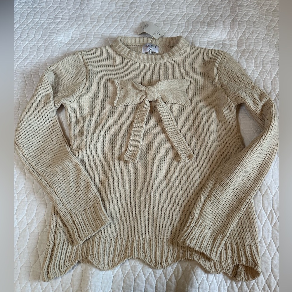 Companion Fantastica Scalloped Bow Sweater